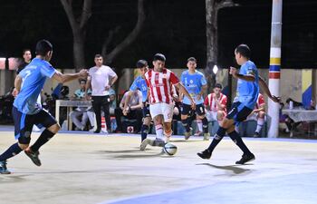 Simón Bolívar recibió a José Meza en la última fecha, la séptima, de las revanchas, cayendo en su casa en forma contundente. Los octavos seguirán luego del Mundial C15 de Itapúa.