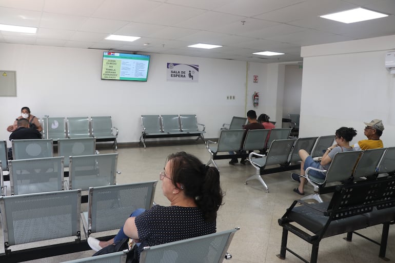 Hospital de Clínicas: polémica por sistema de turnos telefónicos ante alta demanda