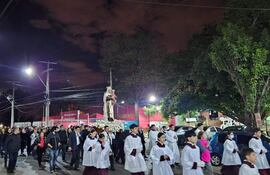Como todos los años una multitud acompañó la procesión de la protectora espiritual de Villa Elisa, Virgen del Carmen.