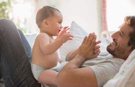 Padre con su bebé.