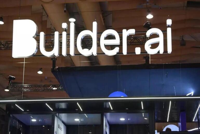 Builder.ai, quebró y se descubrió que tenía a 700 ingenieros fingiendo ser la IA.