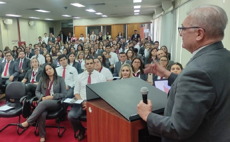 El fiscal general del Estado, Emiliano Rolón, durante el acto de graduación de los nuevos asistentes fiscales, en noviembre de 2023. 