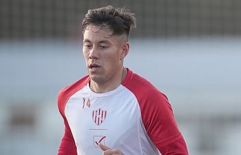 El defensor Fernando Díaz Arrellaga (24 años) volverá al fútbol paraguayo para jugar en filas de Nacional.