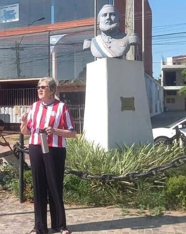 La concejal Margarita Miró (PLRA), proponente de la declaración de patrimonio histórico y cultural de edificios y monumentos de Carapeguá.