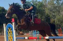 Tte. Cab. Juan Melgarejo del San Jorge, ganador de la 1,10.