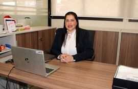 Cynthia Romero, farmacéutica, gerente de la Dirección Técnica de Indufar.