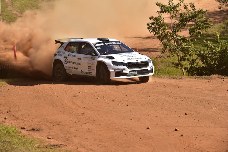 Migue Zaldívar y Augusto Plate, con el Skoda Fabia RS Rally2, quedaron segundos en la general, pese a ganar cinco de las seis pruebas especiales.