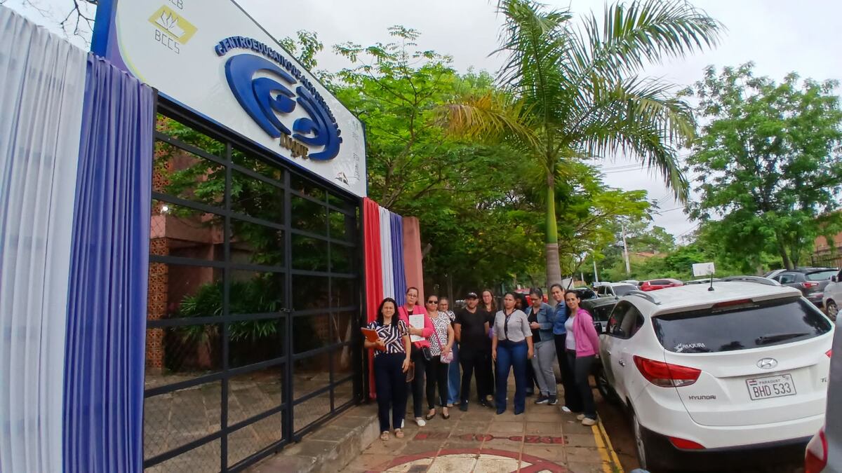 Luque: Padres de alumnos de centro educativo piden intervención