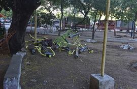La Plaza O'Leary de Asunción, una de las 4 plazas del Panteón, está vallada hace varios días.