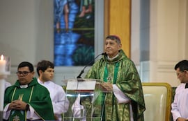 Monseñor Valenzuela llama a reflexionar ante los feminicidios y la violencia familiar