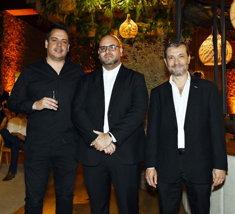 Neri Vargas, Raúl Carvalho y Ale Canaan.