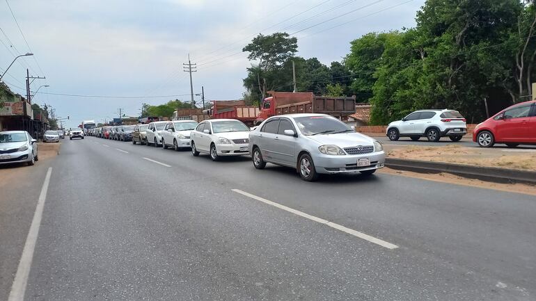 Trabajadores de la plataforma bolt se unieron a la medida de protesta de camioneros para exigir el reducción del precio de combustibles.