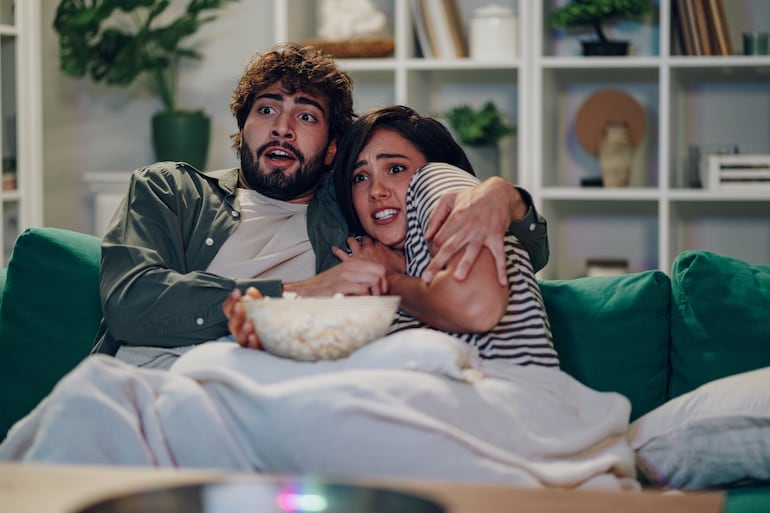 ¿Por qué nos gusta sentir miedo? La ciencia detrás del placer del terror.