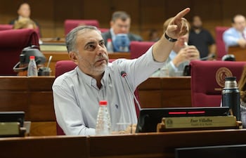 Ever Villalba (PLRA), senador.