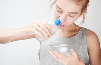Concepto de irrigación nasal.