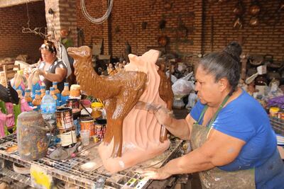 Desde hace 45 años, Doña Delia y su familia se dedican a restaurar pesebres y a crear nuevas piezas artesanales.
