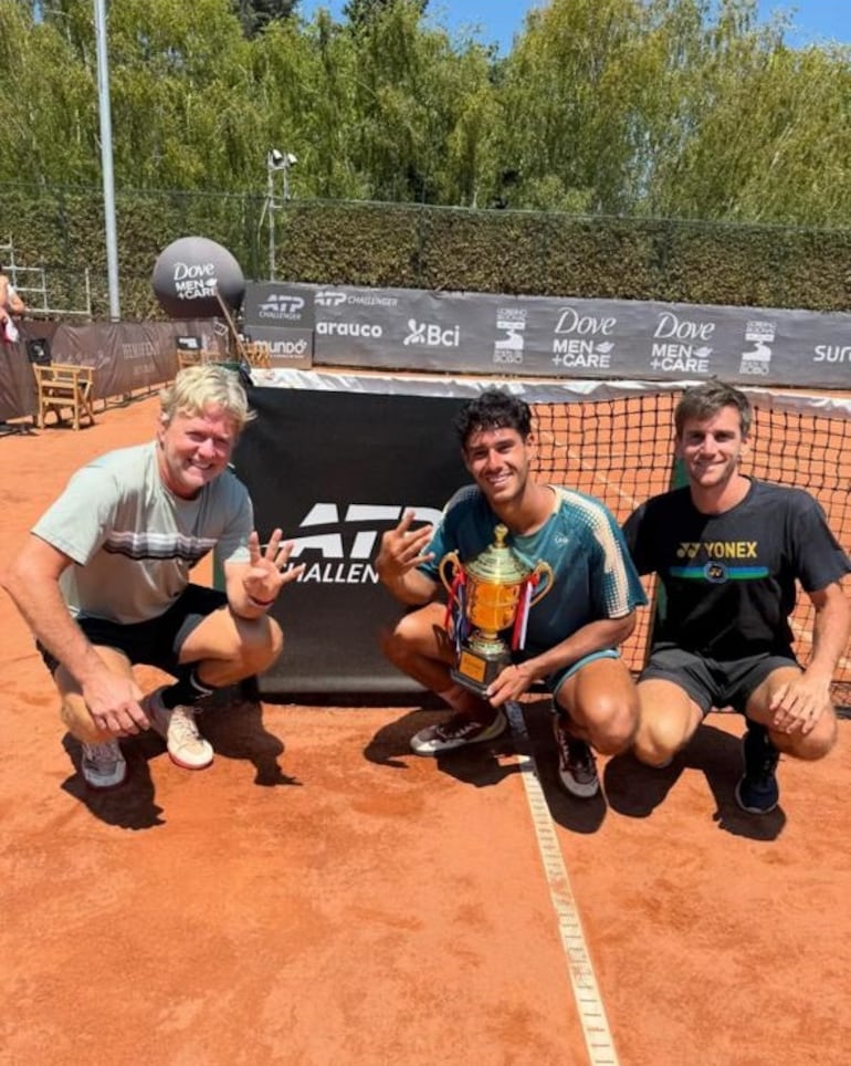 Dani junto a su entrenador Andrés Schneiter (i) y su preparador físico Bernardo Palacios.