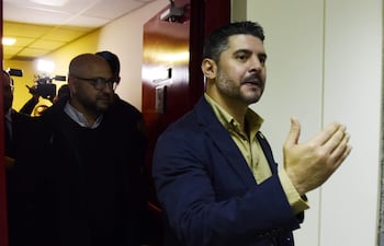 El imputado Intendente de Asunción, Óscar "Nenecho" Rodríguez (ANR- cartista) recibió una notificación prejudicial de la Dirección de Recaudaciones perteneciente a la Caja de Jubilaciones y Pensiones del Personal Municipal por la mora en el pago de los aportes de la Municipalidad de Asunción.