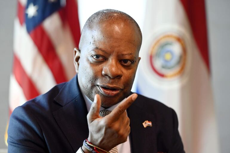 Todd D. Robinson, subsecretario de Asuntos Internacionales de Narcóticos y Cumplimiento de la Ley de EE.UU.