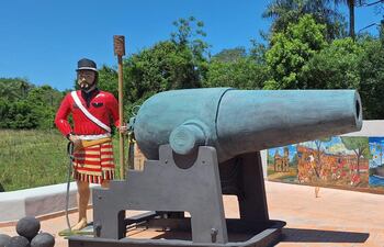 Réplica del cañón cristiano de Humaitá que fue robado por el ejército de Brasil durante la guerra de la Triple Alianza.