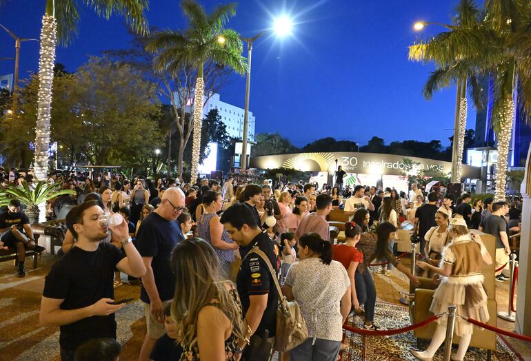 Gentileza,Encendido de Luces,Del Sol Shopping.hoy 23 de noviembre del 2025.foto Pedro Gonzalez