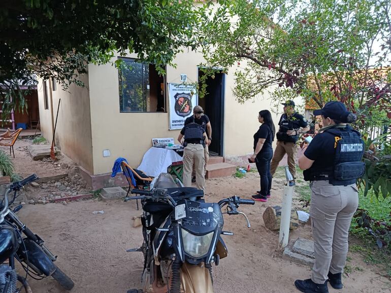 En Coronel Oviedo, decomisan crack y marihuana empaquetada al vacío en una casa del barrio San Isidro