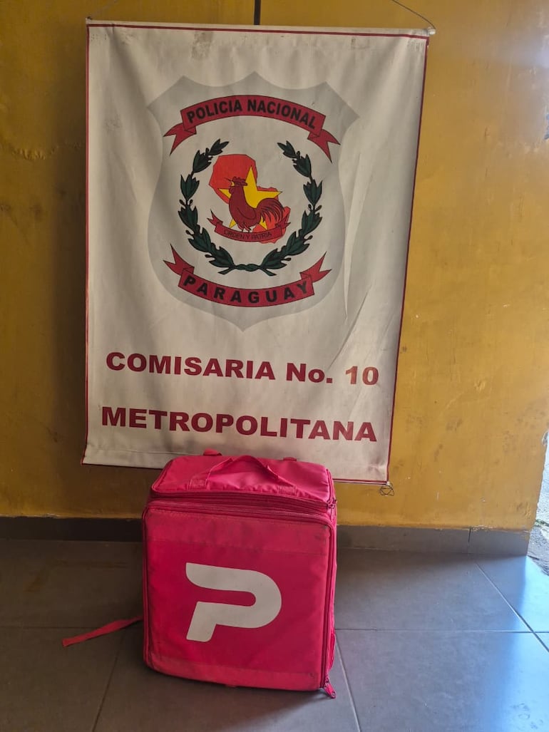 Mochila de delivery que usaba uno de los detenidos.