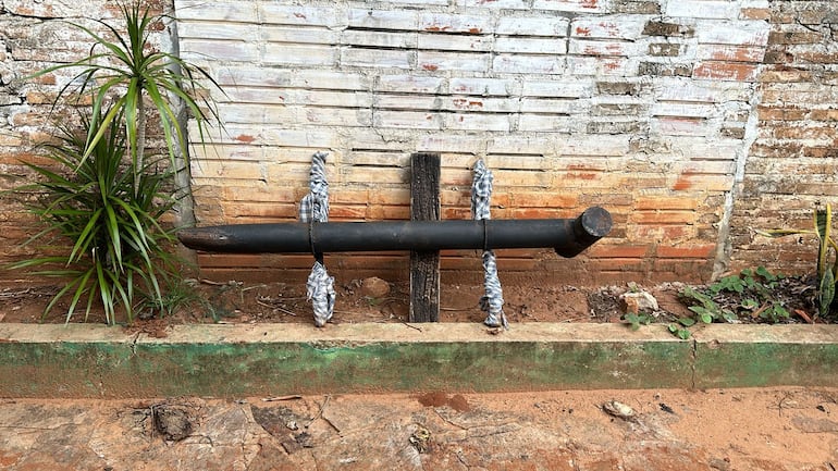 Mazo encontrado para abrir uno de los portones de Britimp Seguridad.