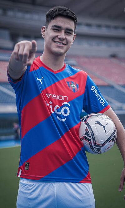 Rodrigo Melgarejo, durante su presentación en Cerro Porteño.