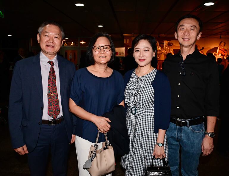 Roberto Pan, Jessica Lai, Eileen Wang y Benny Lee.