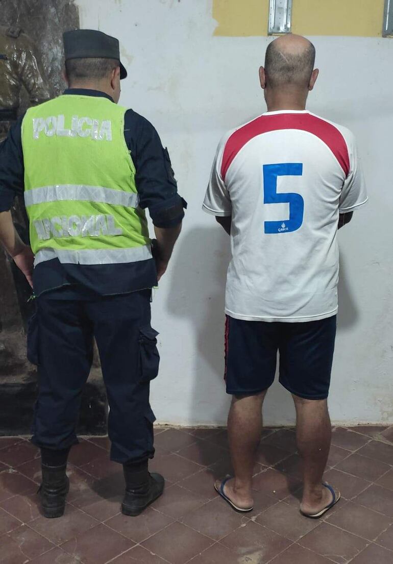 Detienen a presunto microtraficante y de su poder se incautan evidencia en Paraguarí.