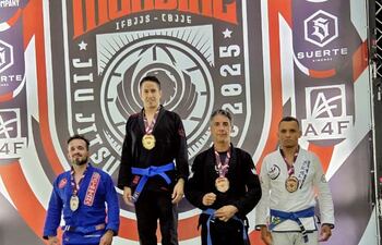 Una costumbre, Sergio Villasanti en lo alto del podio mundial.