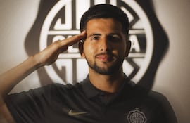 Con esta imagen, Olimpia hizo oficial el retorno del zaguero-lateral zurdo, Mateo Gamarra González (25 años).