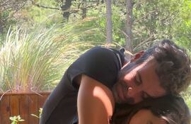 Nicolás Cabré se encuentra en Pinamar con su hija Rufina, fruto de su relación con la China Suárez.