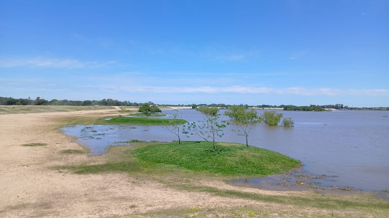 En el puerto de Pilar, el río Paraguay registró este lunes una altura de 5,66 metros.