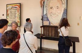 Vista de los mosaicos, elaborados por los artistas argentinos Nora Cosso y Julio Saldaña, que serán presentados hoy en la Manzana de la Rivera.