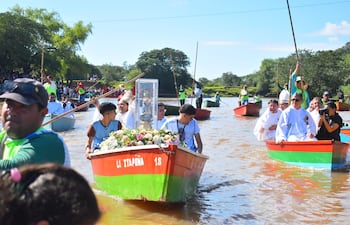 Tradicional procesión náutica de la Virgen del Paso.