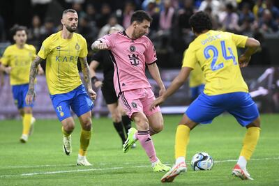 Riyadh (Saudi Arabia), 01/02/2024.- Lionel Messi of Inter Miami in action with Mohammed Qasem of Al Nassr during the Riyadh Season Cup 2024 match between Al Nassr and Inter Miami in Riyadh, Saudi Arabia, 01 February 2024. (Arabia Saudita) EFE/EPA/STR