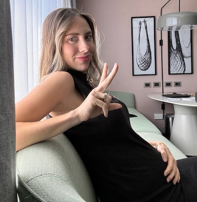 La influencer Gaby Cogorno está en la dulce espera de un niño.