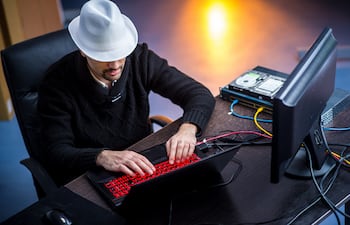 Hacker ético o white hack.