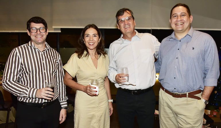 Oliver González, Claudia Hurtado, Víctor Vaca Pereira y Adilio Celle.