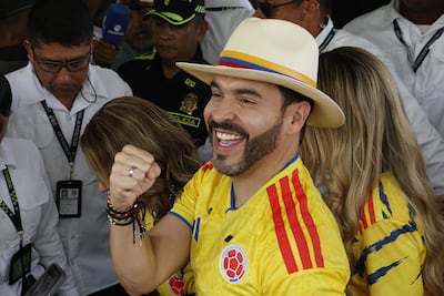 El candidato a la presidencia de Colombia Abelardo de la Espriella reacciona este domingo, en Barranquilla (Colombia). El ultraderechista de la Espriella ganó en segunda vuelta las elecciones presidenciales en Colombia al obtener 12,9 millones de votos, una estrecha diferencia de 255.001 papeletas sobre el izquierdista Iván Cepeda.EFE