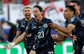 Matías Galarza celebra tras marcar el primer gol durante el partido de la fase de grupos de la Copa Mundial de la FIFA 2026 entre Turquía y Paraguay, en San Francisco.