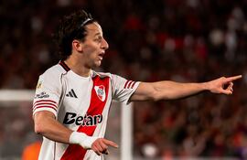 El paraguayo Matías Galarza, futbolista de River Plate, reacciona en el partido frente a San Lorenzo de Almagro por la tercera fecha del torneo Clausura 2025 de la Liga Profesional de Argentina en el estadio Monumental, en Buenos Aires, Argentina.
