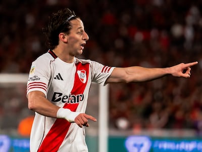 El paraguayo Matías Galarza, futbolista de River Plate, reacciona en el partido frente a San Lorenzo de Almagro por la tercera fecha del torneo Clausura 2025 de la Liga Profesional de Argentina en el estadio Monumental, en Buenos Aires, Argentina.