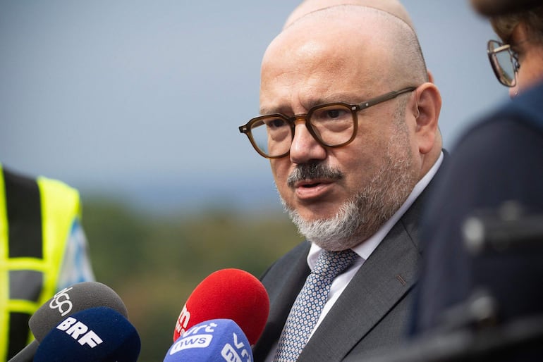 El ministro del Interior de Bélgica, Bernard Quintin, habla ante la prensa durante una conferencia de prensa sobre el incendio forestal en la reserva natural de Hautes Fagnes (High Fens), cerca de Spa (Bélgica), el 19 de agosto de 2026. (Photo by BRUNO FAHY / Belga / AFP) / Belgium OUT