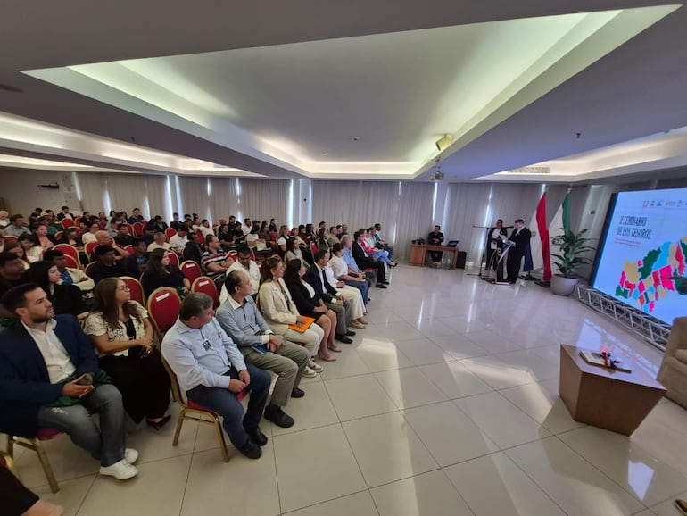 Realizan seminario de proyecto que busca potenciar producción local para fortalecer industria turística en Itapúa y Misiones