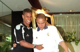 Marcelinho Carioca (i) es dado como desaparecido en Brasil