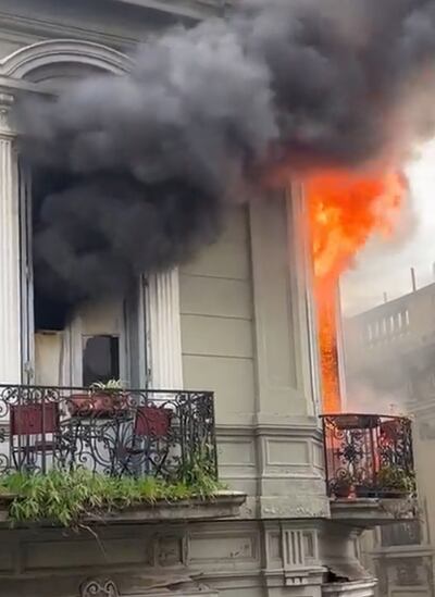 Incendio en un edificio en el barrio San Nicolás, en Buenos Aires , Argentina. Foto extraída de Twitter.