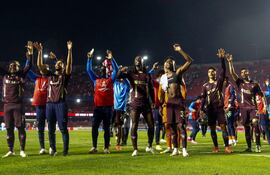 Jugadores de Liga de Quito celebran clasificación a semifinales de la Copa Libertadores.